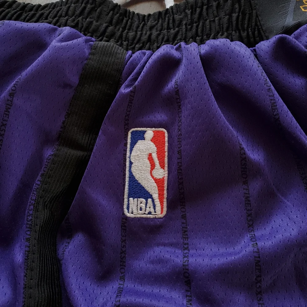 Los Angeles Lakers - Picture 3 of 8